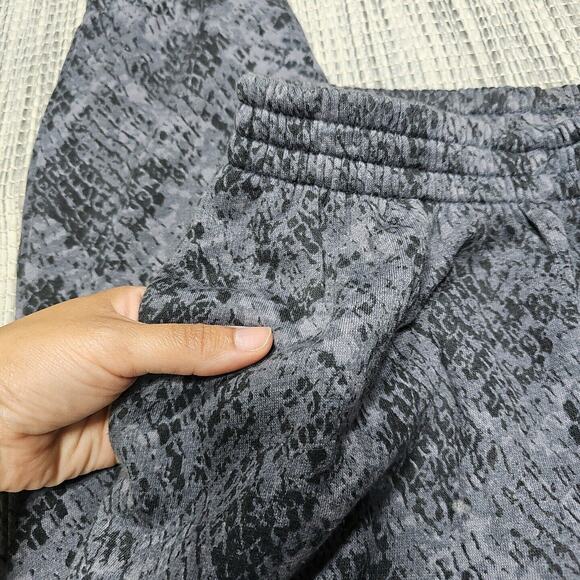 Victorias Secret PINK Fleece Joggers Size XS Grey Snakeskin Athleisure Swiftie - Picture 11 of 12